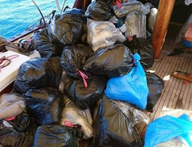 Εκατοντάδες κιλά κάνναβης βρέθηκαν σε ιστιοφόρο στην Νίσυρο (φωτό)